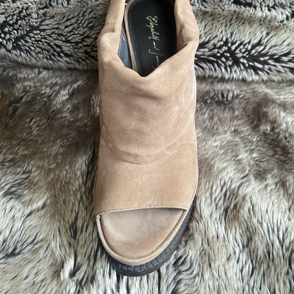 Elizabeth & James taupe suede platform heels 7.5B - Picture 2 of 8
